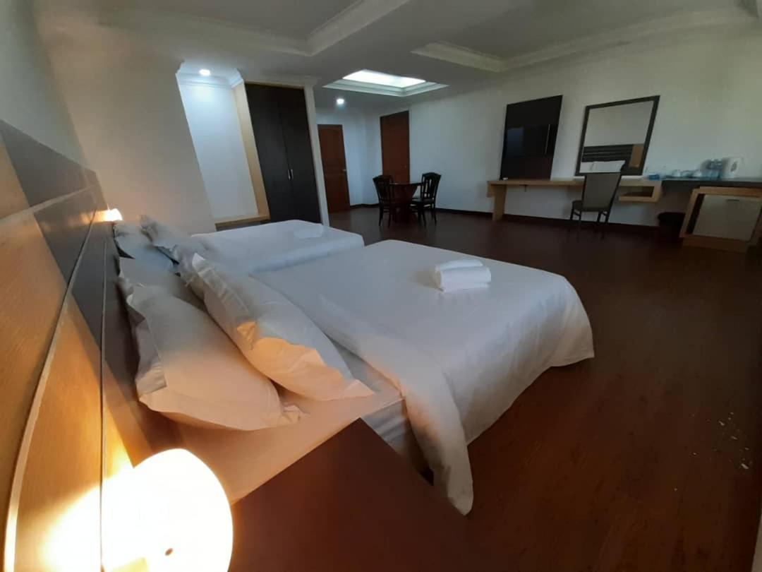 Sara Hotel Labuan Kültér fotó