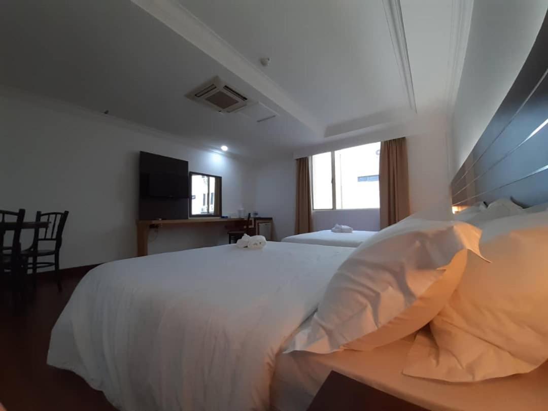 Sara Hotel Labuan Kültér fotó