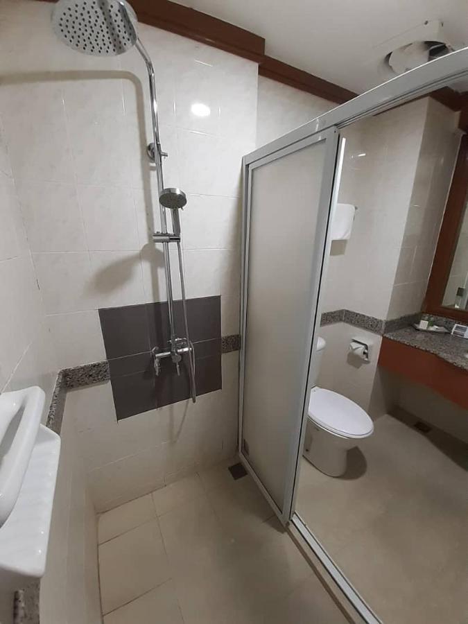Sara Hotel Labuan Kültér fotó