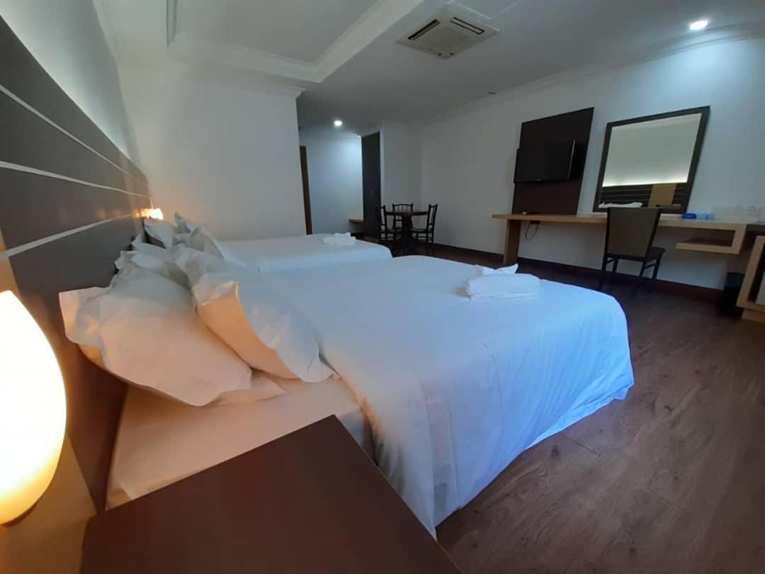 Sara Hotel Labuan Kültér fotó