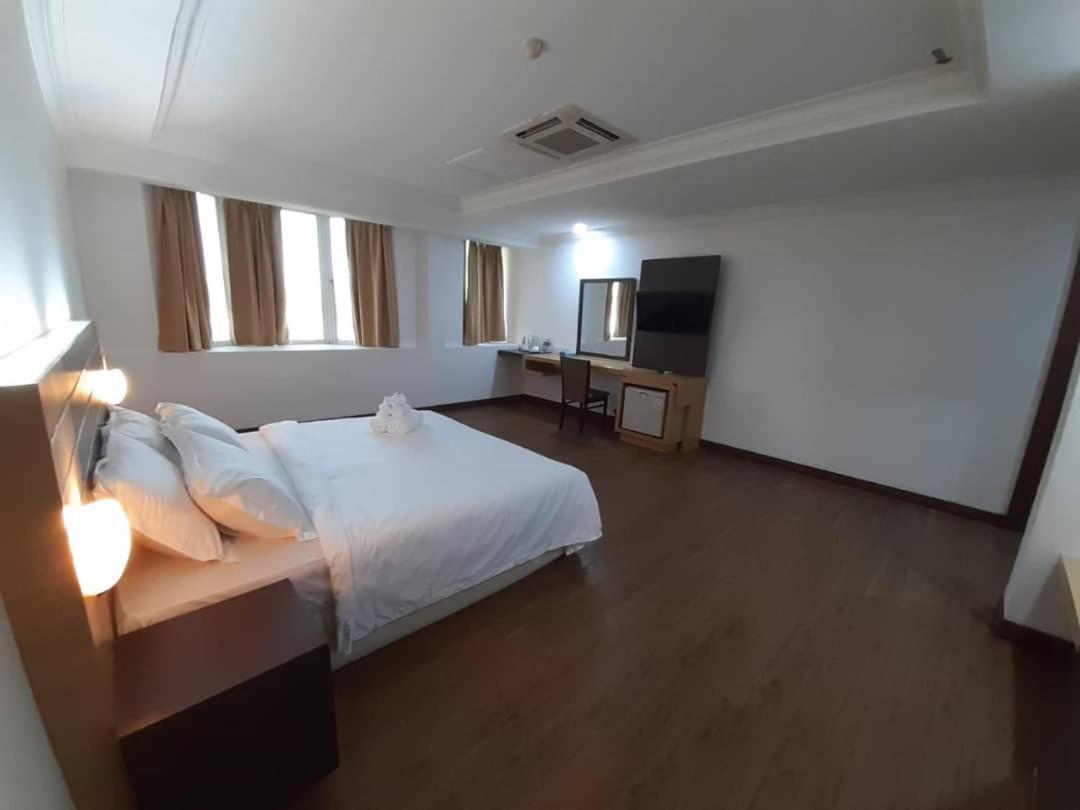 Sara Hotel Labuan Kültér fotó