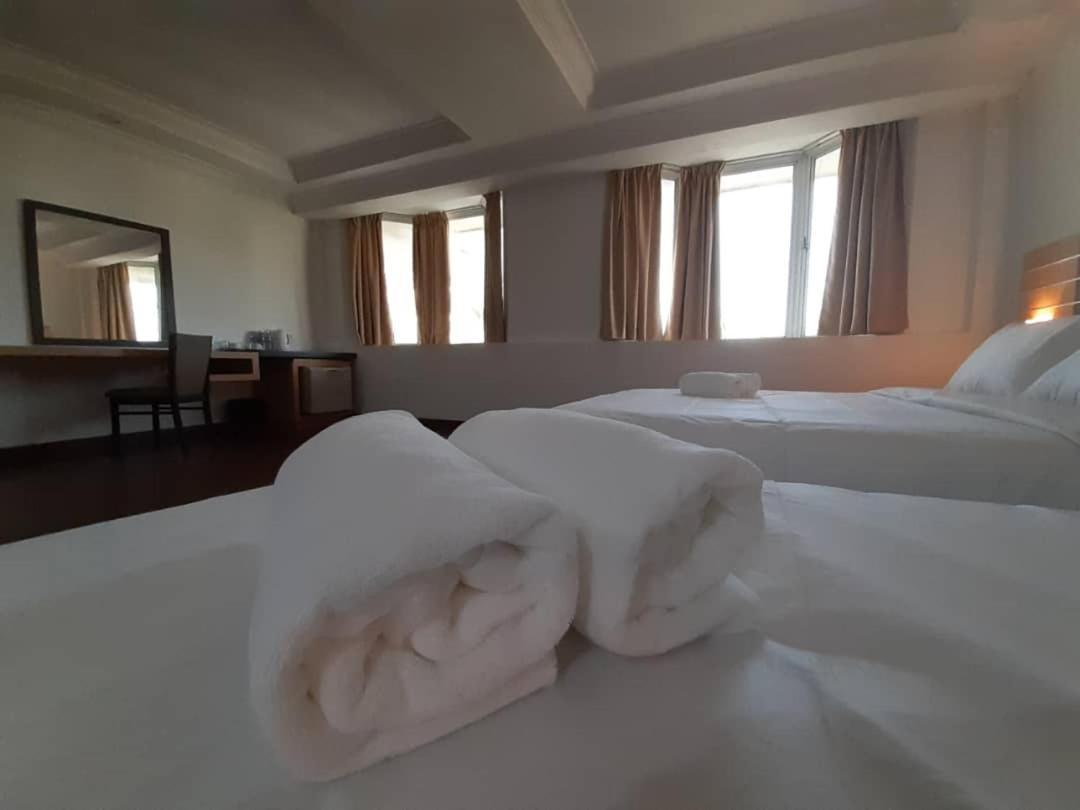Sara Hotel Labuan Kültér fotó