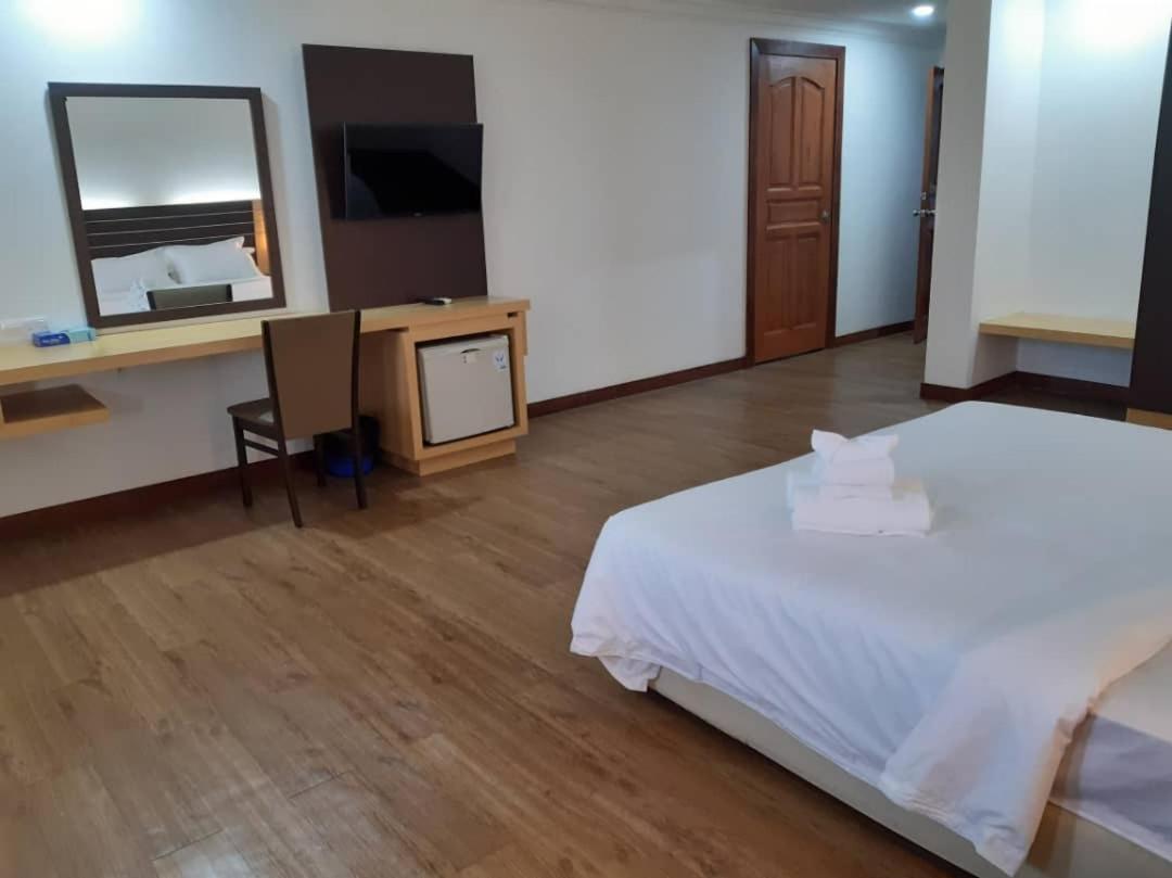 Sara Hotel Labuan Kültér fotó