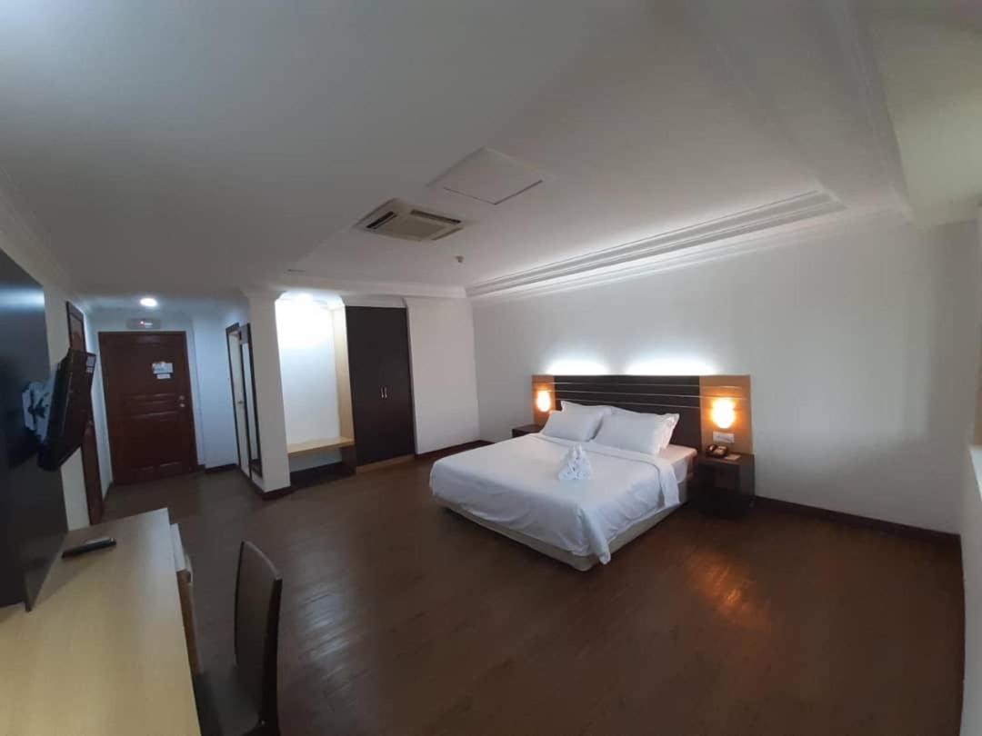 Sara Hotel Labuan Kültér fotó