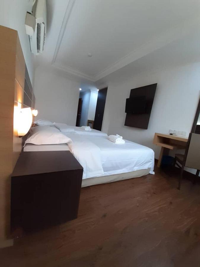 Sara Hotel Labuan Kültér fotó